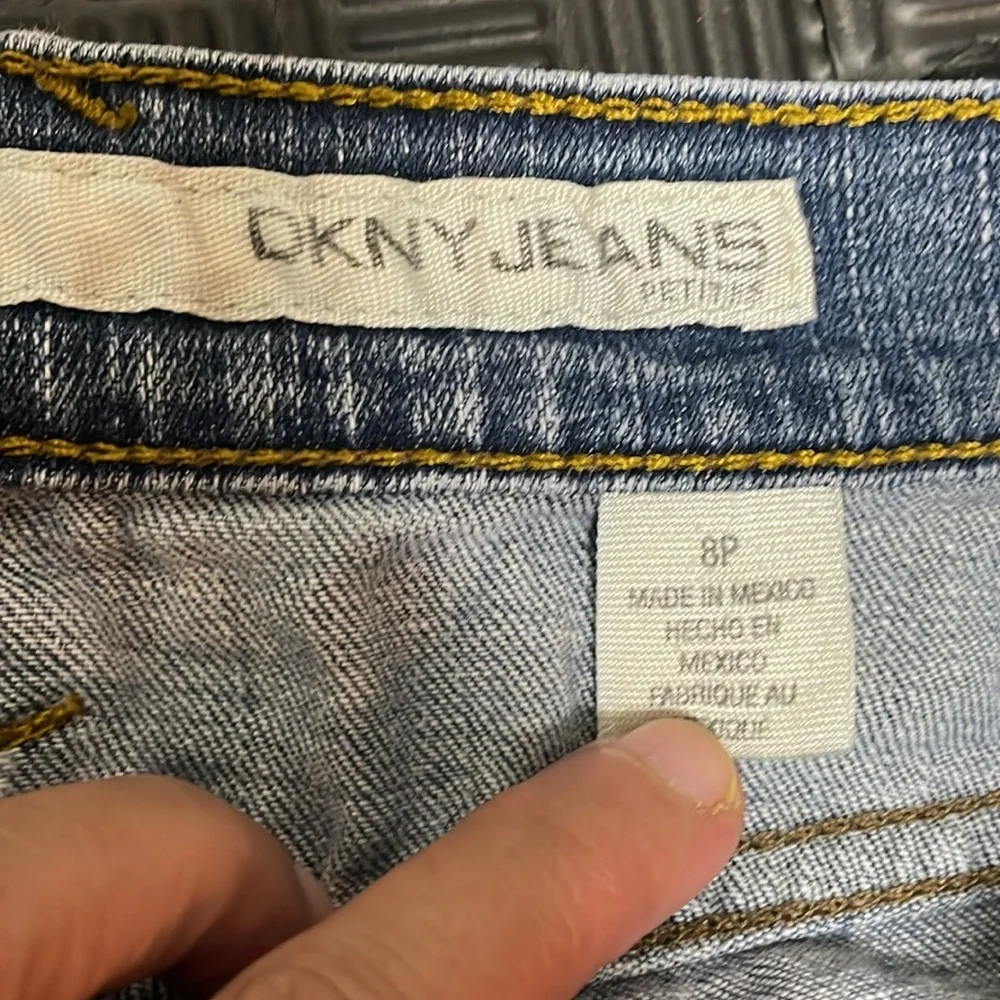 DKNY light wash denim blue jeans shorts size 8 p with cuffed bottoms